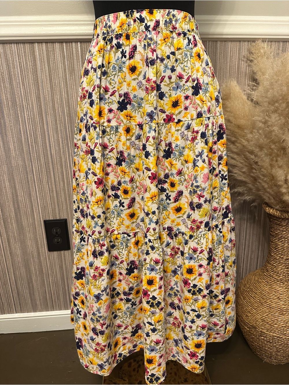 Old Navy Floral Tiered Maxi Skirt Medium Pockets Cottagecore Boho